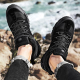 Tenis de trilha masculino em couro camurça