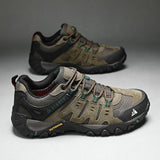 Tenis de trilha masculino em couro camurça