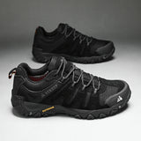 Tenis de trilha masculino em couro camurça