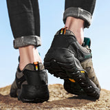 Tenis de trilha masculino em couro camurça